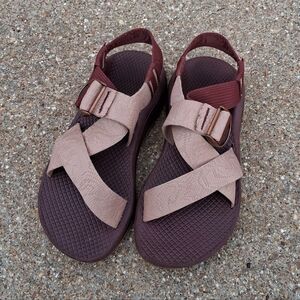 Women’s Chaco Strappy Sandals Size 6 Pink Burgundy Adjustable Outdoor Comfort